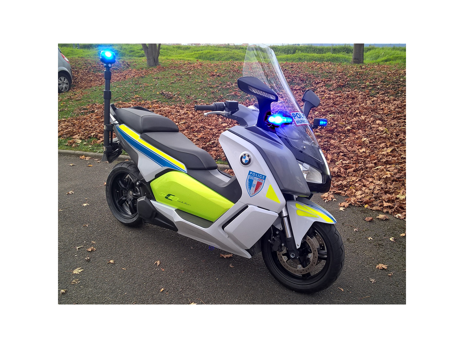 Gyrophare bleu Gyroled Mercura sur mât Scooter BMW PM Maxi Avenue