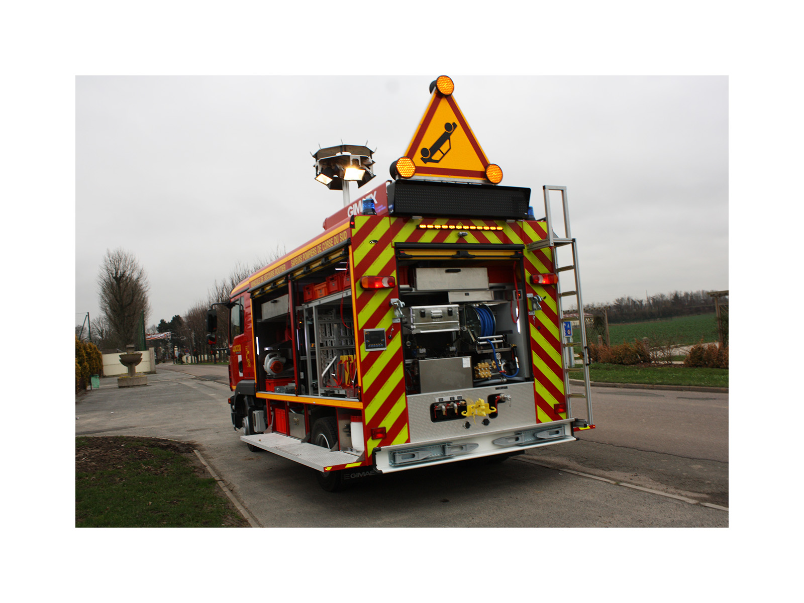 Triangle AK31 sur ensemble de toit AKIO sapeur pompiers