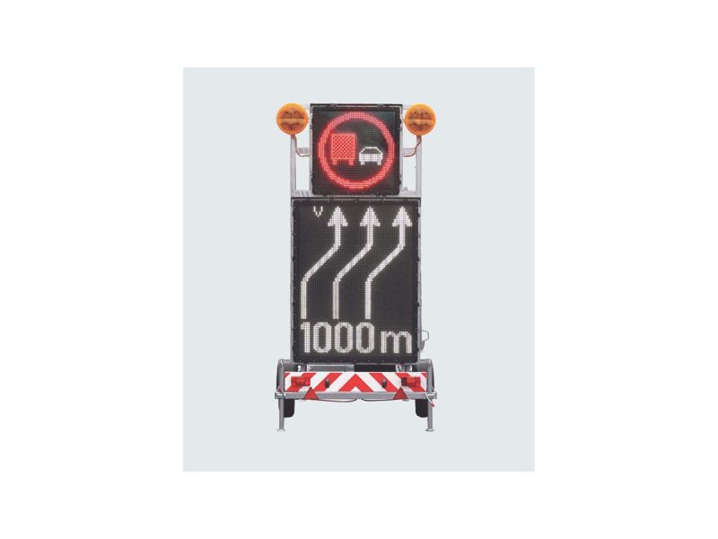 Remorque de signalisation graphique solaire NISSEN avec panneau à message variable