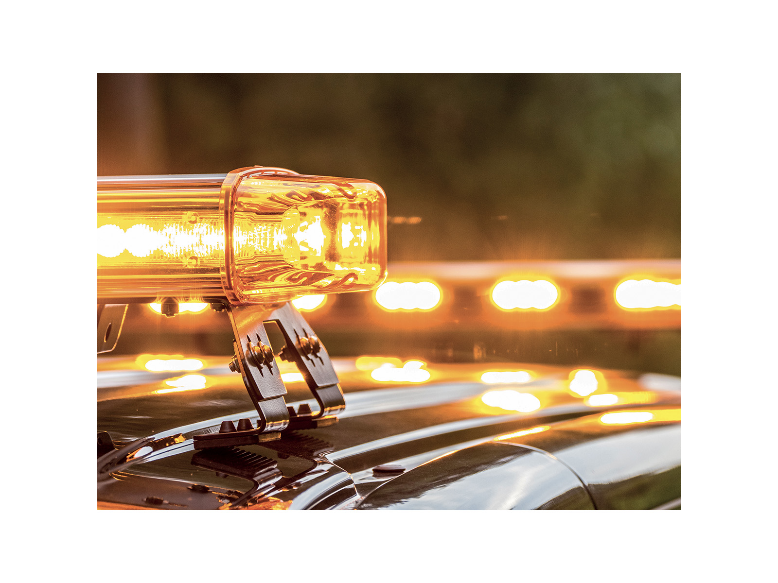 Rampe de signalisation basic VEGA orange zoomé sur véhicule pour véhicule d'aéroport