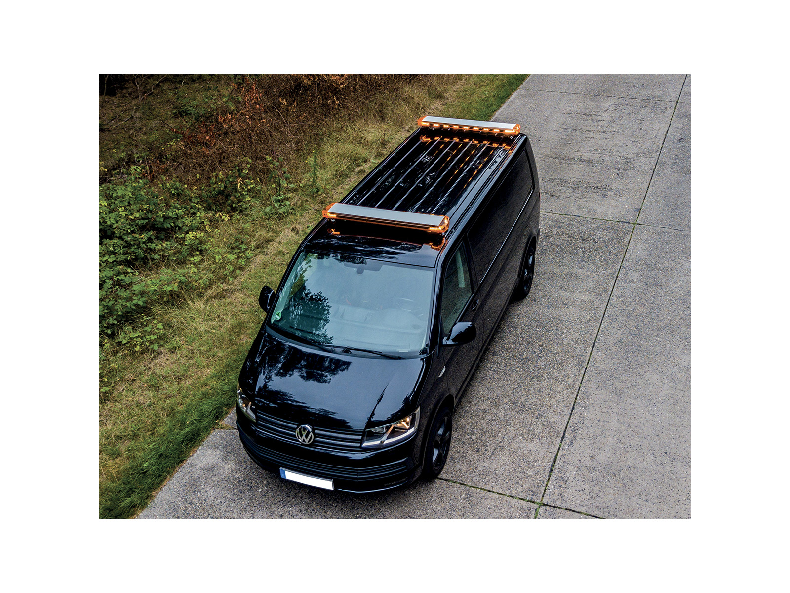 Rampe basic VEGA orange sur véhicule Noir pour véhicule d'aéroport